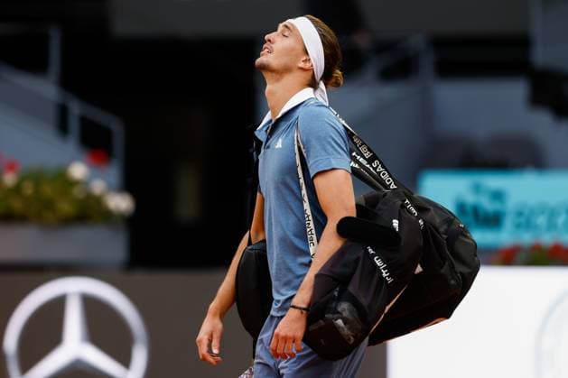 April 26, 2024, Madrid, Madrid, SPAIN: Alexander Zverev of Germany looks on against Borna Coric of Croatia during the Mutua Madrid Open 2024, ATP, Tennis Herren Masters 1000 and WTA, Tennis Damen 1000, tournament celebrated at Caja Magica on April 26, 2024 in Madrid, Spain. Madrid SPAIN - ZUMAa181 20240426_zaa_a181_077 Copyright: xIrinaxR.xHipolitox