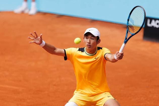 April 26, 2024, Madrid, Spain: Juncheng Shang plays against Alejandro Davidovich (not pictured) during their match on Day 5 of the Mutua Madrid Open at Caja Magica Stadium. Alejandro Davidovich won 7 -5, 6-3 Madrid Spain - ZUMAs197 20240426_aaa_s197_096 Copyright: xGuillermoxMartinezx