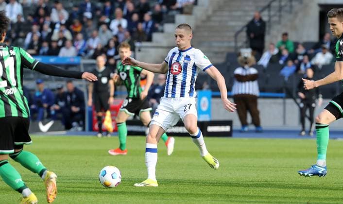 Palko Dardai single image cropping action sport soccer soccer DFL 2 Bundesliga men 31 matchday season 2023 2024 26 04 2024 Hertha BSC Berlin vs Hannover 96 DFL regulations prohibit any use of photographs as image sequences and or quasi video