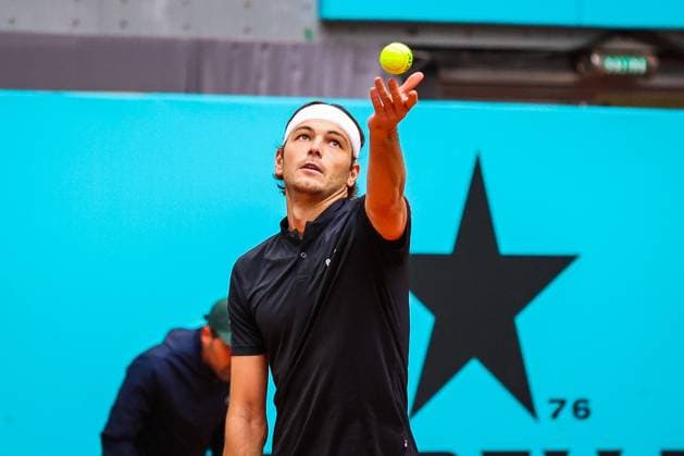 April 26, 2024, Madrid, Spain: Taylor Fritz of the USA plays against Luciano Darderi of Italy on Day Five of the Mutua Madrid Open 2024 tournament at La Caja Magica. Taylor Fritz won against Luciano Darderi 7-6, 6-4 Madrid Spain - ZUMAs197 20240426_aaa_s197_203 Copyright: xMiguelxReisx