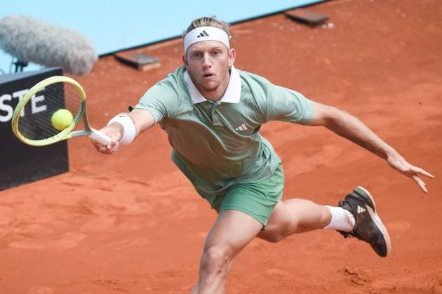 (240427) -- MADRID, April 27, 2024 -- Alejandro Davidovich Fokina hits a return during Men s Singles 2nd round match between Shang Juncheng of China and Alejandro Davidovich Fokina of Spain at the Madrid Open tennis tournament in Madrid, Spain, April 26, 2024. (Photo by Gustavo Valiente Xinhua) (SP)SPAIN-MADRID-TENNIS-2024 MADRID OPEN-MEN S SINGLES GuxSitawo¡¤baliante 