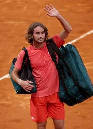 Stefanos Tsitsipas of Greece waves goodbye Mutua Madrid Open, Day 6, Tennis, La Caja Magica, Madrid, Spain - 27 Apr 2024  Copyright: xEllaxLing Shutterstockx 14447601k