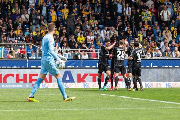 Soccer I Men I Season 2023 2024 I 2 Bundesliga I 31 Matchday I Eintracht Braunschweig Hamburger SV I 27 04 2024 Hamburger SV celebrates to the goal Braunschweig Eintracht Stadion Niedersachsen Germany Copyright: xLobecax xHenningxRohlfsx