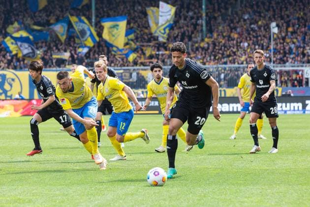 Soccer I Men I Season 2023 2024 I 2 Bundesliga I 31 Matchday I Eintracht Braunschweig Hamburger SV I 27 04 2024 Andras Nemeth 20, Hamburger SV on the ball Braunschweig Eintracht Stadium Lower Saxony Germany Copyright: xLobecax xHenningxRohlfsx