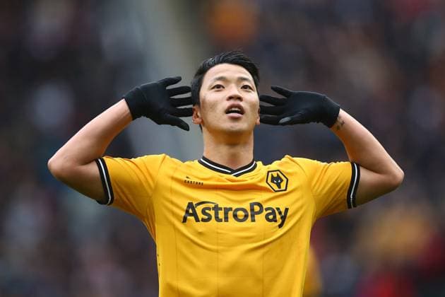 Hee Chan Hwang of Wolves celebrates scoring their sides first goal Wolverhampton Wanderers v Luton Town, Premier League, Football, Molineux, Wolverhampton, UK - 27 Apr 2024 EDITORIAL USE ONLY No use with unauthorised audio, video, data, fixture lists, club league logos or live services. Online in-match use limited to 120 images, no video emulation. No use in betting, games or single club league player publications.  Copyright: xPhilxOldham Shutterstockx 14451600ae