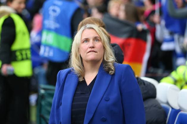 27th April 2024; Stamford Bridge, London, England: UEFA Womens Champions League Football, Semi Final, Second Leg, Chelsea versus Barcelona; Chelsea manager Emma Hayes  ActionPlus12635546 KatiexChan