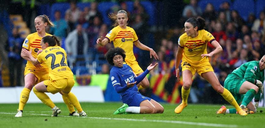Chelsea gegen Barcelona Frauen 27. April 2024, London UEFA Women™s Champions League, Halbfinale, Rückspiel Chelsea gegen Barcelona Frauen Lauren James von Chelsea reagiert nach einer vergebenen Chance Foto Charlotte Wilson Offside London UK  Copyright: xCharlottexWilsonx xOffsidexOffside