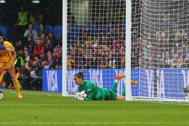 27th April 2024; Stamford Bridge, London, England: UEFA Womens Champions League Football, Semi Final, Second Leg, Chelsea versus Barcelona; goalkeeper Catalina Coll of Barcelona catches a low shot  ActionPlus12635660 KatiexChan