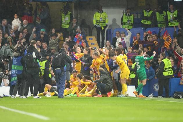 27th April 2024; Stamford Bridge, London, England: UEFA Womens Champions League Football, Semi Final, Second Leg, Chelsea versus Barcelona; Barcelona players celebrate after the match.  ActionPlus12635734 KatiexChan