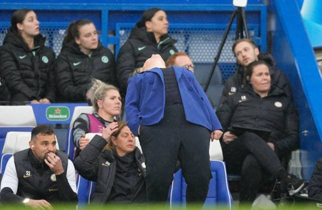 Chelsea manager Emma Hayes reacts Chelsea Women v Barcelona Women, UEFA Women s CHampions League, Semi-final, Second Leg, Football, Stamford Bridge, London, UK - 27 Apr 2024  Copyright: xDavexShopland Shutterstockx 14451602p