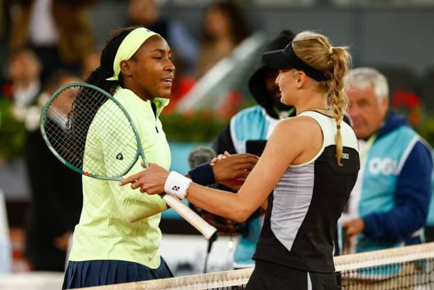 April 27, 2024, Madrid, Madrid, SPAIN: Coco Gaulf of USA and Dayana Yastremska of Ukraine greet each other during the Mutua Madrid Open 2024, ATP, Tennis Herren Masters 1000 and WTA, Tennis Damen 1000, tournament celebrated at Caja Magica on April 27, 2024 in Madrid, Spain. Madrid SPAIN - ZUMAa181 20240427_zaa_a181_152 Copyright: xIrinaxR.xHipolitox