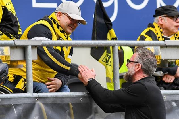 An Aachen fan congratulates Sascha Eller Sports Director and Managing Director Alemannia Aachen right, on promotion to the 3rd league, fans, audience, spectators, mood, atmosphere, stadium, 27 04 2024, Düren Germany , Football, Regionalliga West, Alemannia Aachen 1 FC Bocholt xmhx
