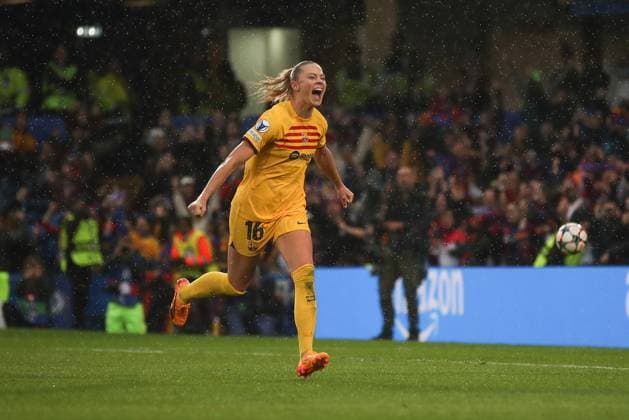 Fridolina Rolfö of Barcelona Women scores from the penalty spot to make the score 0-2 and celebrates during the Womens Champions League Semi Final Second Leg match between Chelsea Women and Barcelona Women at Stamford Bridge, London, England on 27 April 2024. Copyright: xKenxSparksx 40730012