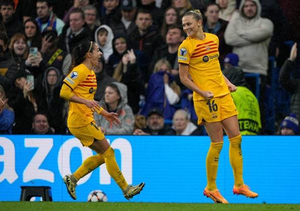 Barcelona s Fridolina Rolfo right celebrates scoring 2nd goal from penalty Chelsea Women v Barcelona Women, UEFA Women s CHampions League, Semi-final, Second Leg, Football, Stamford Bridge, London, UK - 27 Apr 2024  Copyright: xDavexShopland Shutterstockx 14451602aq