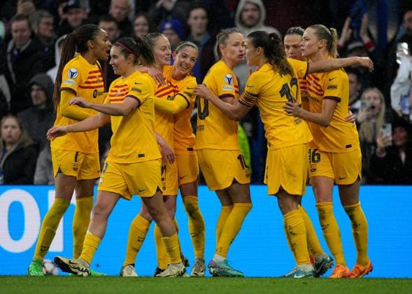 Barcelona celebrate Fridolina Rolfo scoring 2nd goal from penalty Chelsea Women v Barcelona Women, UEFA Women s CHampions League, Semi-final, Second Leg, Football, Stamford Bridge, London, UK - 27 Apr 2024  Copyright: xDavexShopland Shutterstockx 14451602ao