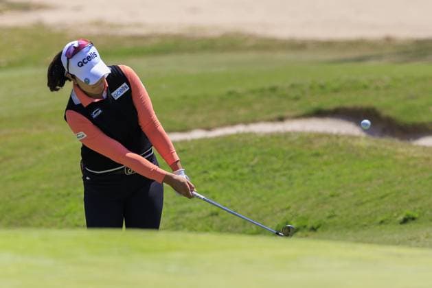 April 27, 2024, Los Angeles, California, USA: A-Lim Kim chips the ball during Round 3 of the JM Eagle LA Championship presented by Plastpro on Saturday April 27, 2024 at the Wilshire Country Club in Los Angeles, California. ARIANA RUIZ PI Los Angeles U.S - ZUMAp124 20240427_zaa_p124_126 Copyright: xArianaxRuizx