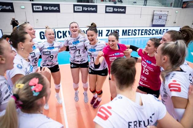 2 Bundesliga Women Pro Schwarz Weiss Erfurt vs Stralsunder Wildcats 27 04 2024 Cheers, Schwarz Weiss Erfurt 2 Bundesliga Women Pro Schwarz Weiss Erfurt vs Stralsunder Wildcats Riethsporthalle Erfurt 27 04 2024 Copyright: xBEAUTIFULxSPORTS Duehringx