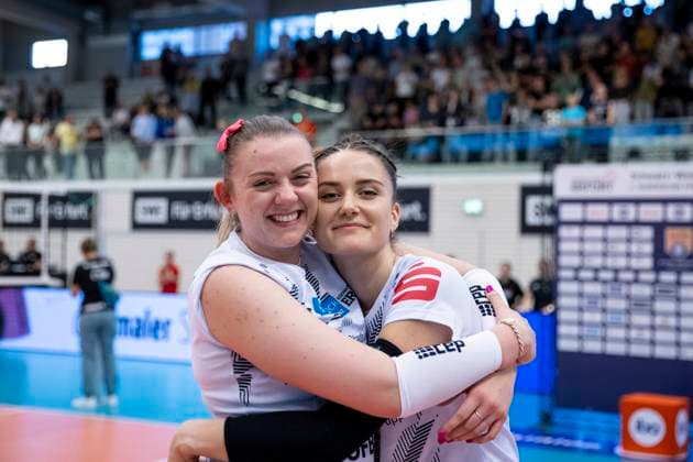 2 Bundesliga Women Pro Schwarz Weiss Erfurt vs Stralsunder Wildcats 27 04 2024 Tina De Groot 12 Schwarz Weiss Erfurt left and Alina Zellin 1 Schwarz Weiss Erfurt 2 Bundesliga Women Pro Schwarz Weiss Erfurt vs Stralsunder Wildcats Riethsporthalle Erfurt 27 04 2024 Copyright: xBEAUTIFULxSPORTS Duehringx