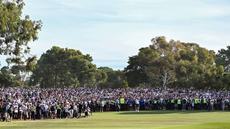 LIV GOLF ADELAIDE, Massive crowds follow Brendan Steele down the 18th fairway on his way to claiming the win during LIV Golf Adelaide at the Grange Golf Club in Adelaide, Sunday, April 28, 2024. ( NO ARCHIVING, EDITORIAL USE ONLY, NO USE IN BOOKS WITHOUT CONSENT ADELAIDE SOUTH AUSTRALIA AUSTRALIA  Copyright: xMICHAELxERREYx 20240428180311391216
