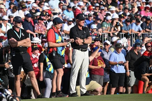 LIV GOLF ADELAIDE, Greg Norman watches proceedings on the last hole as Brendan Steele of HyFlyers GC plays up the 18th hole during LIV Golf Adelaide at the Grange Golf Club in Adelaide, Sunday, April 28, 2024. ( NO ARCHIVING, EDITORIAL USE ONLY, NO USE IN BOOKS WITHOUT CONSENT ADELAIDE SOUTH AUSTRALIA AUSTRALIA  Copyright: xMICHAELxERREYx 20240428120708008015