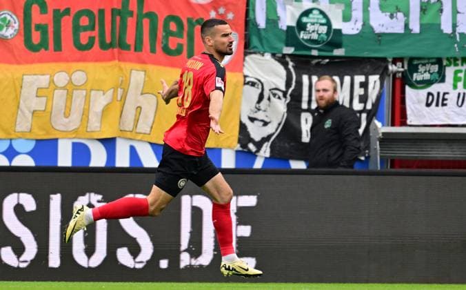 28 04 2024 Soccer Season 2023 2024 2 Soccer Bundesliga 31 Matchday SV Wehen Wiesbaden SVWW SpVgg Greuther Fürth Kleeblatt Sportfoto Zink xwoxzix DFL regulations prohibit any use of photographs as image sequences and or quasi video only for editorial use Torjubel Jubel Freude nach Treffer Torschuß zum 1 0 durch Ivan Prtajin 18, SV Wehen 1926 Wiesbaden SVWW