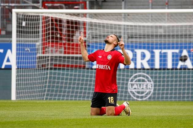 28 04 2024, xavx, Fussball 2 Bundesliga, SV Wehen Wiesbaden SpVgg Greuther Fuerth emspor, v l Ivan Prtajin SV Wehen Wiesbaden celebrate the goal, Der Torjubel zum 1 0 DFL DFB REGULATIONS PROHIBIT ANY USE OF PHOTOGRAPHS as IMAGE SEQUENCES and or QUASI VIDEO Wiesbaden