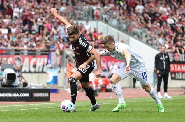 28 04 2024 Soccer Season 2023 2024 2 Soccer Bundesliga 31 Matchday 1 FC Nürnberg FCN Club Karlsruher SC KSC Sportfoto Zink DaMa xdaxmax DFL regulations prohibit any use of photographs as image sequences and or quasi video only for editorial use Enrico Valentini 22, 1 FC Nürnberg FCN Marvin Wanitzek 10, Karlsruher SC KSC