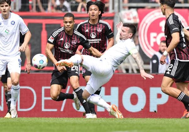 28 04 2024 Soccer Season 2023 2024 2 Soccer Bundesliga 31 Matchday 1 FC Nürnberg FCN Club Karlsruher SC KSC Sportfoto Zink DaMa xdaxmax DFL regulations prohibit any use of photographs as image sequences and or quasi video only for editorial use Jerome Gondorf 8, Karlsruher SC KSC with shot on goal