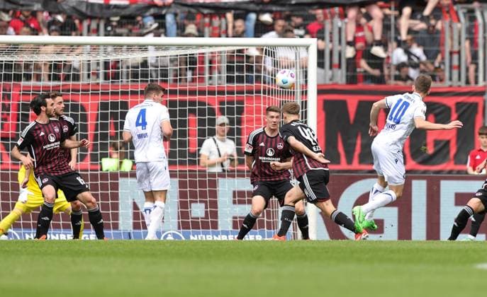 28 04 2024 Soccer Season 2023 2024 2 Soccer Bundesliga 31 Matchday 1 FC Nürnberg FCN Club Karlsruher SC KSC Sportfoto Zink DaMa xdaxmax DFL regulations prohibit any use of photographs as image sequences and or quasi video only for editorial use Marvin Wanitzek 10, Karlsruher SC KSC with shot on goal