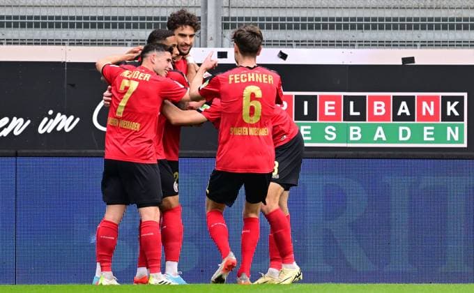 28 04 2024 Soccer Season 2023 2024 2 Soccer Bundesliga 31 Matchday SV Wehen Wiesbaden SVWW SpVgg Greuther Fürth Kleeblatt Sportfoto Zink xwoxzix DFL regulations prohibit any use of photographs as image sequences and or quasi video only for editorial use Torjubel Jubel nach Treffer Torschuß zum 2 0 durch Nikolas Agrafiotis 25, SV Wehen 1926 Wiesbaden SVWW