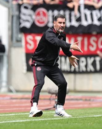 28 04 2024 Soccer Season 2023 2024 2 Soccer Bundesliga 31 Matchday 1 FC Nürnberg FCN Club Karlsruher SC KSC Sportfoto Zink DaMa xdaxmax DFL regulations prohibit any use of photographs as image sequences and or quasi video only for editorial use Cristian Fiel Trainer 1 FC Nürnberg FCN indicates gestures directs gives instructions
