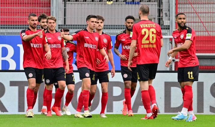 28 04 2024 Soccer Season 2023 2024 2 Soccer Bundesliga 31 Matchday SV Wehen Wiesbaden SVWW SpVgg Greuther Fürth Kleeblatt Sportfoto Zink xwoxzix DFL regulations prohibit any use of photographs as image sequences and or quasi video only for editorial use Torjubel Jubel nach Treffer Torschuß zum 2 0 durch Nikolas Agrafiotis 25, SV Wehen 1926 Wiesbaden SVWW