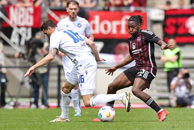 28 04 2024 Soccer Season 2023 2024 2 Soccer Bundesliga 31 Matchday 1 FC Nürnberg FCN Club Karlsruher SC KSC Sportfoto Zink DaMa xdaxmax DFL regulations prohibit any use of photographs as image sequences and or quasi video only for editorial use Philip Heise 16, Karlsruher SC KSC Joseph Hungbo 23, 1 FC Nürnberg FCN