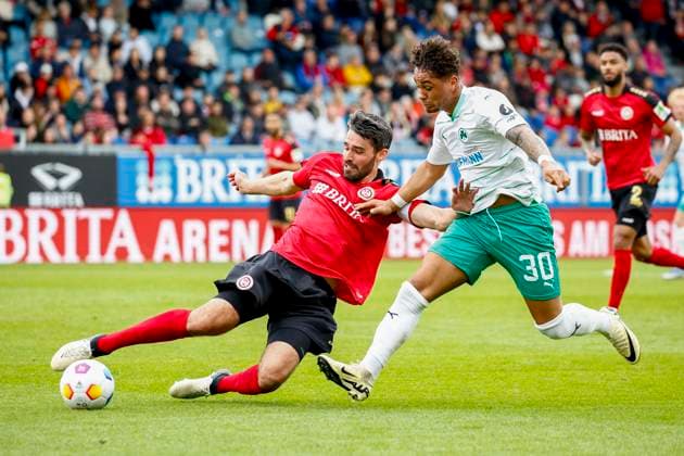 28 04 2024, xavx, Soccer 2 Bundesliga, SV Wehen Wiesbaden SpVgg Greuther Fuerth emspor, v l Sascha Mockenhaupt SV Wehen Wiesbaden , Armindo Sieb SpVgg Greuther Fürth DFL DFB REGULATIONS PROHIBIT ANY USE OF PHOTOGRAPHS as IMAGE SEQUENCES and or QUASI VIDEO Wiesbaden