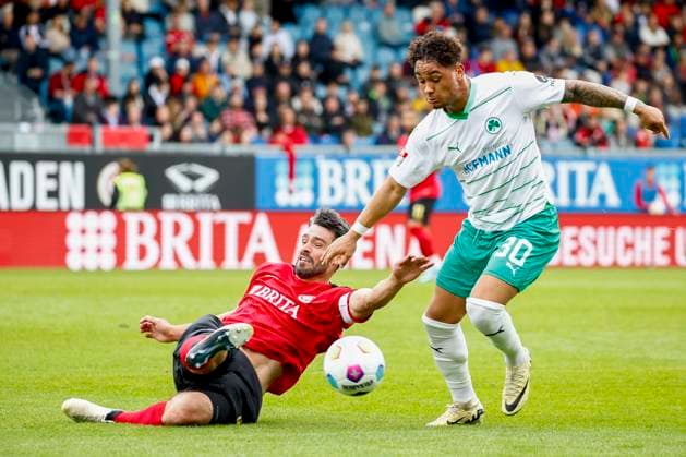 28 04 2024, xavx, Soccer 2 Bundesliga, SV Wehen Wiesbaden SpVgg Greuther Fuerth emspor, v l Sascha Mockenhaupt SV Wehen Wiesbaden , Armindo Sieb SpVgg Greuther Fürth DFL DFB REGULATIONS PROHIBIT ANY USE OF PHOTOGRAPHS as IMAGE SEQUENCES and or QUASI VIDEO Wiesbaden