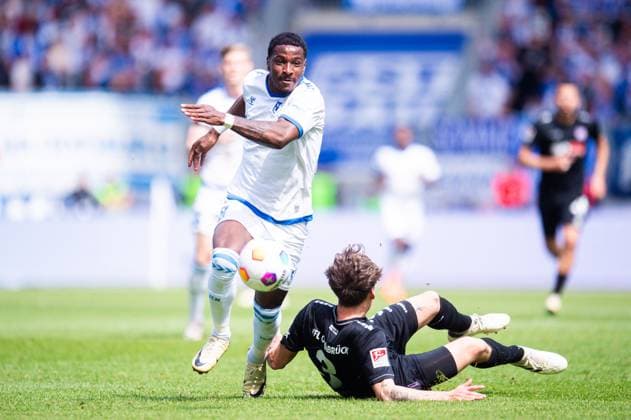 28 04 2024 Soccer, 2023 2024, 2 Bundesliga, Matchday 31, 1 FC Magdeburg VfL Osnabrück L R Bryan Teixeira Magdeburg , Florian Kleinhansl Osnabrück DFL REGULATIONS PROHIBIT ANY USE OF PHOTOGRAPHS AS IMAGE SEQUENCES AND OR QUASI VIDEO