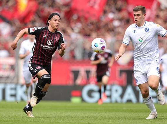 28 04 2024 Soccer Season 2023 2024 2 Soccer Bundesliga 31 Matchday 1 FC Nürnberg FCN Club Karlsruher SC KSC Sportfoto Zink DaMa xdaxmax DFL regulations prohibit any use of photographs as image sequences and or quasi video only for editorial use Daichi Hayashi 9, 1 FC Nürnberg FCN Marcel Beifus 4, Karlsruher SC KSC