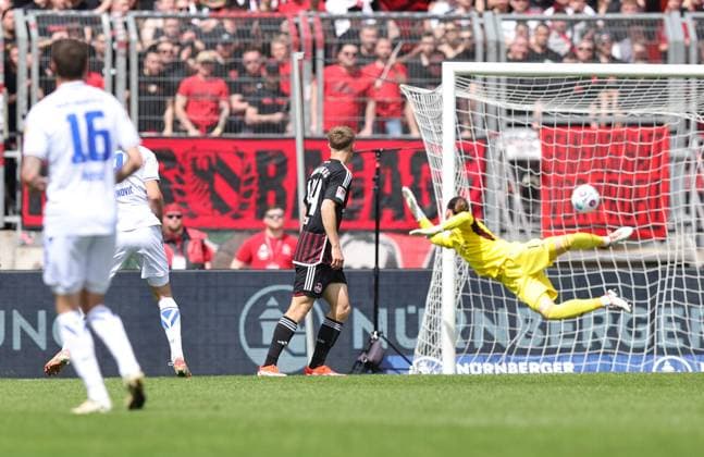 28 04 2024 Soccer Season 2023 2024 2 Soccer Bundesliga 31 Matchday 1 FC Nürnberg FCN Club Karlsruher SC KSC Sportfoto Zink DaMa xdaxmax DFL regulations prohibit any use of photographs as image sequences and or quasi video only for editorial use Goal Goal Shot to 0 1 Goalscorer Igor Matanovic 9, Karlsruher SC KSC vs Finn Jeltsch 44, 1 FC Nürnberg FCN Carl Klaus 1, 1 FC Nürnberg FCN