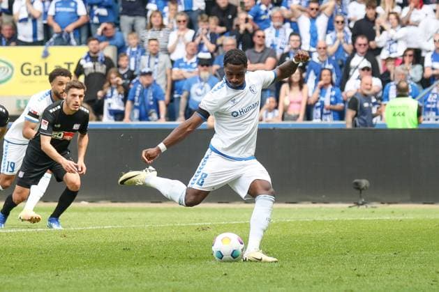 28 04 2024, xgox, Fussball 2 Bundesliga, 1 FC Magdeburg VfL Osnabrueck emspor, v l Bryan Teixeira Magdeburg, 8 scores from penalty kick to 1 0 DFL DFB REGULATIONS PROHIBIT ANY USE OF PHOTOGRAPHS as IMAGE SEQUENCES and or QUASI VIDEO Magdeburg