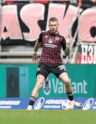 28 04 2024 Soccer Season 2023 2024 2 Soccer Bundesliga 31 Matchday 1 FC Nürnberg FCN Club Karlsruher SC KSC Sportfoto Zink DaMa xdaxmax DFL regulations prohibit any use of photographs as image sequences and or quasi video only for editorial use Jannes Kilian Horn 38, 1 FC Nürnberg FCN Freisteller Einzelbild