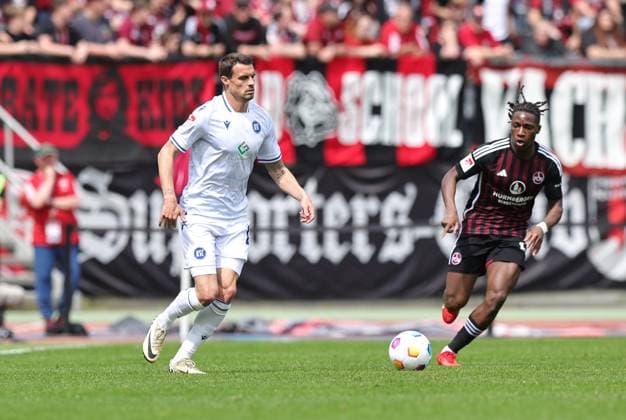 28 04 2024 Soccer Season 2023 2024 2 Soccer Bundesliga 31 Matchday 1 FC Nürnberg FCN Club Karlsruher SC KSC Sportfoto Zink DaMa xdaxmax DFL regulations prohibit any use of photographs as image sequences and or quasi video only for editorial use Philip Heise 16, Karlsruher SC KSC Joseph Hungbo 23, 1 FC Nürnberg FCN