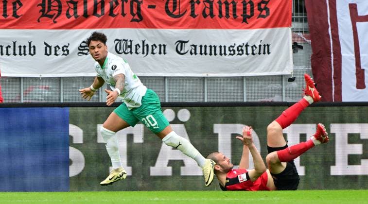 28 04 2024 Soccer Season 2023 2024 2 Soccer Bundesliga 31 Matchday SV Wehen Wiesbaden SVWW SpVgg Greuther Fürth Kleeblatt Sportfoto Zink MeZi xmexzix DFL regulations prohibit any use of photographs as image sequences and or quasi video only for editorial use Torjubel Jubel nach Treffer Torschuß zum 2 2 durch Armindo Sieb 30, SpVgg Greuther Fürth
