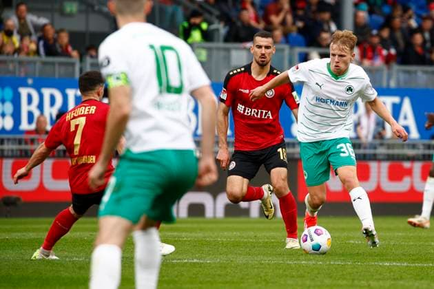 28 04 2024, xavx, Soccer 2 Bundesliga, SV Wehen Wiesbaden SpVgg Greuther Fuerth emspor, v l Ivan Prtajin SV Wehen Wiesbaden , Philipp Müller SpVgg Greuther Fürth DFL DFB REGULATIONS PROHIBIT ANY USE OF PHOTOGRAPHS as IMAGE SEQUENCES and or QUASI VIDEO Wiesbaden