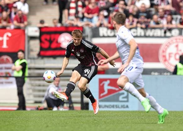 28 04 2024 Soccer Season 2023 2024 2 Soccer Bundesliga 31 Matchday 1 FC Nürnberg FCN Club Karlsruher SC KSC Sportfoto Zink DaMa xdaxmax DFL regulations prohibit any use of photographs as image sequences and or quasi video only for editorial use Finn Jeltsch 44, 1 FC Nürnberg FCN Marvin Wanitzek 10, Karlsruher SC KSC