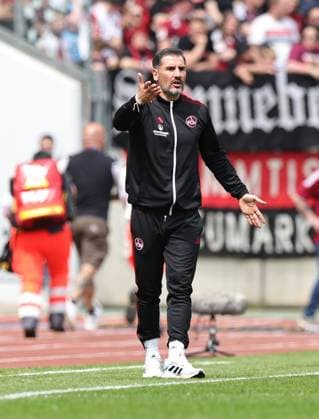 28 04 2024 Soccer Season 2023 2024 2 Soccer Bundesliga 31 Matchday 1 FC Nürnberg FCN Club Karlsruher SC KSC Sportfoto Zink DaMa xdaxmax DFL regulations prohibit any use of photographs as image sequences and or quasi video only for editorial use Cristian Fiel Trainer 1 FC Nürnberg FCN thoughtful disappointed disappointment