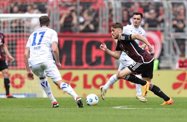 28 04 2024 Soccer Season 2023 2024 2 Soccer Bundesliga 31 Matchday 1 FC Nürnberg FCN Club Karlsruher SC KSC Sportfoto Zink DaMa xdaxmax DFL regulations prohibit any use of photographs as image sequences and or quasi video only for editorial use Nicolai Rapp 17, Karlsruher SC KSC Lukas Schleimer 36, 1 FC Nürnberg FCN