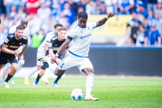 28 04 2024 Soccer, 2023 2024, 2 Bundesliga, Matchday 31, 1 FC Magdeburg VfL Osnabrück Bryan Teixeira Magdeburg scores the 1-0 goal from the penalty spot DFL REGULATIONS PROHIBIT ANY USE OF PHOTOGRAPHS AS IMAGE SEQUENCES AND OR QUASI VIDEO
