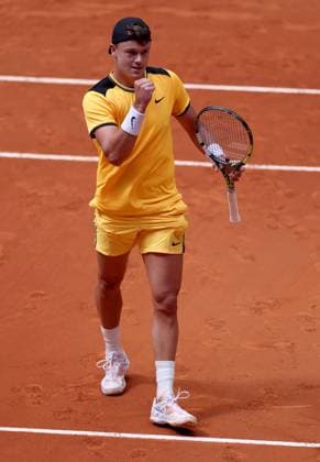 Holger Rune of Denmark celebrates Mutua Madrid Open, Day 7, Tennis, La Caja Magica, Madrid, Spain - 28 Apr 2024  Copyright: xEllaxLing Shutterstockx 14447603m