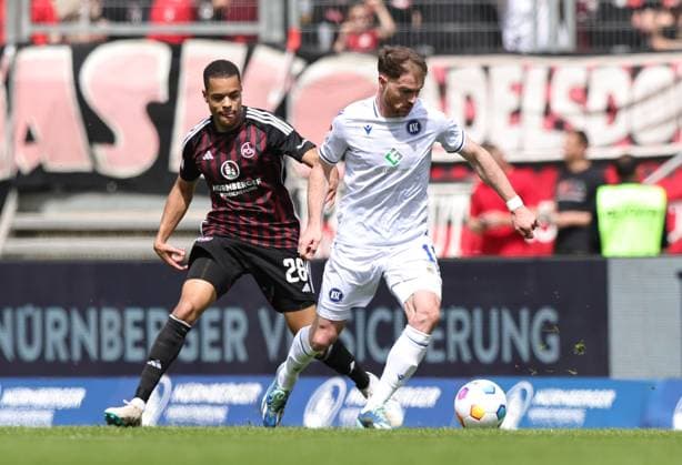 28 04 2024 Soccer Season 2023 2024 2 Soccer Bundesliga 31 Matchday 1 FC Nürnberg FCN Club Karlsruher SC KSC Sportfoto Zink DaMa xdaxmax DFL regulations prohibit any use of photographs as image sequences and or quasi video only for editorial use Jan Gyamerah 28, 1 FC Nürnberg FCN Budu Zivzivadze 11, Karlsruher SC KSC