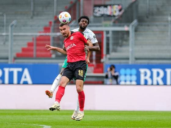 Ivan Prtajin SV Wehen Wiesbaden, 18 in duel with Gideon Jung SpVgg Greuther Fuerth, 23 , GER, SV Wehen Wiesbaden vs SpVgg Greuther Fuerth, Soccer, 2 Bundesliga, Matchday 31, Season 2023 2024, 28 04 2024 DFL REGULATES PROHIBIT ANY USE OF PHOTOGRAPHS AS IMAGE SEQUENCES AND OR QUASI VIDEO GER, SV Wehen Wiesbaden vs SpVgg Greuther Fuerth, Football, 2 Bundesliga, Matchday 31, Season 2023 2024, 28 04 2024 Wiesbaden Copyright: xEibner-Pressefoto FlorianxWieganx EP_FWD